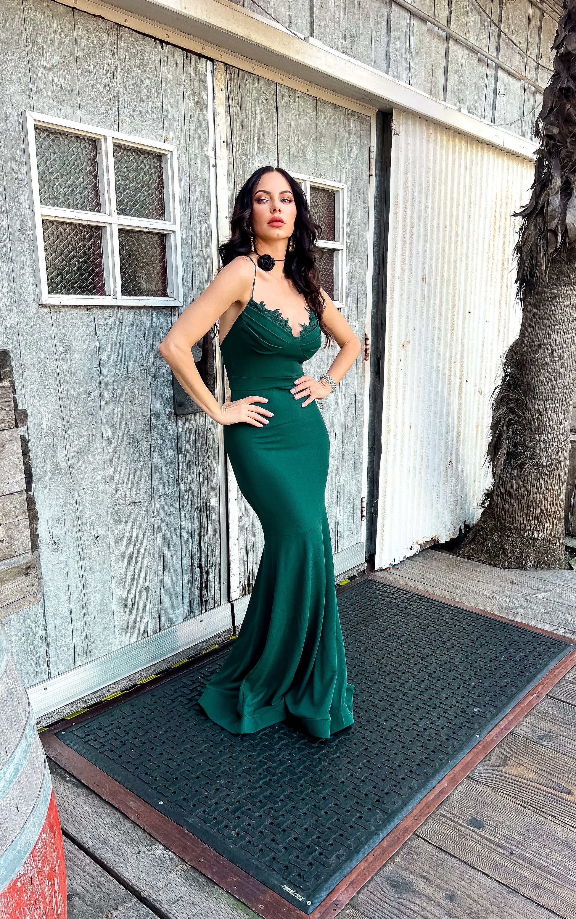 Low Cut Mermaid Dress: Alluring Emerald Lace Embellished Bust – Little Secret Of Mine