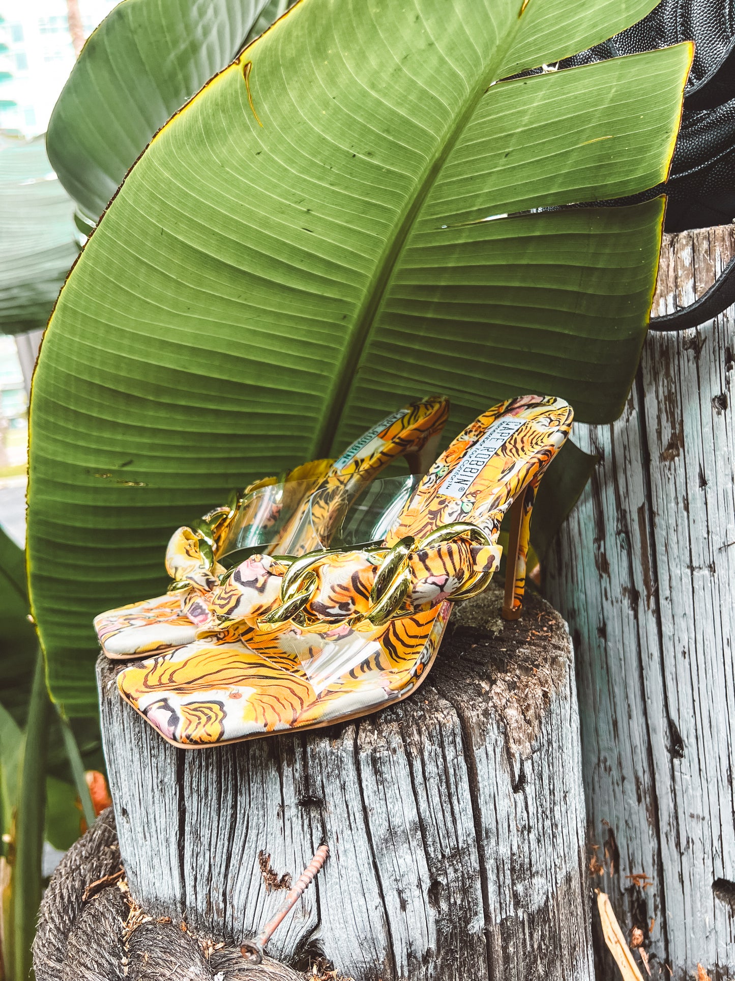 Single Sole Heel Cross Straps With Gold Chain: Eye-Conic