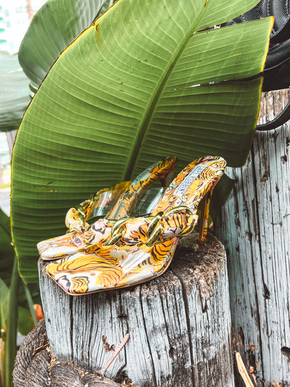 Single Sole Heel Cross Straps With Gold Chain: Eye-Conic