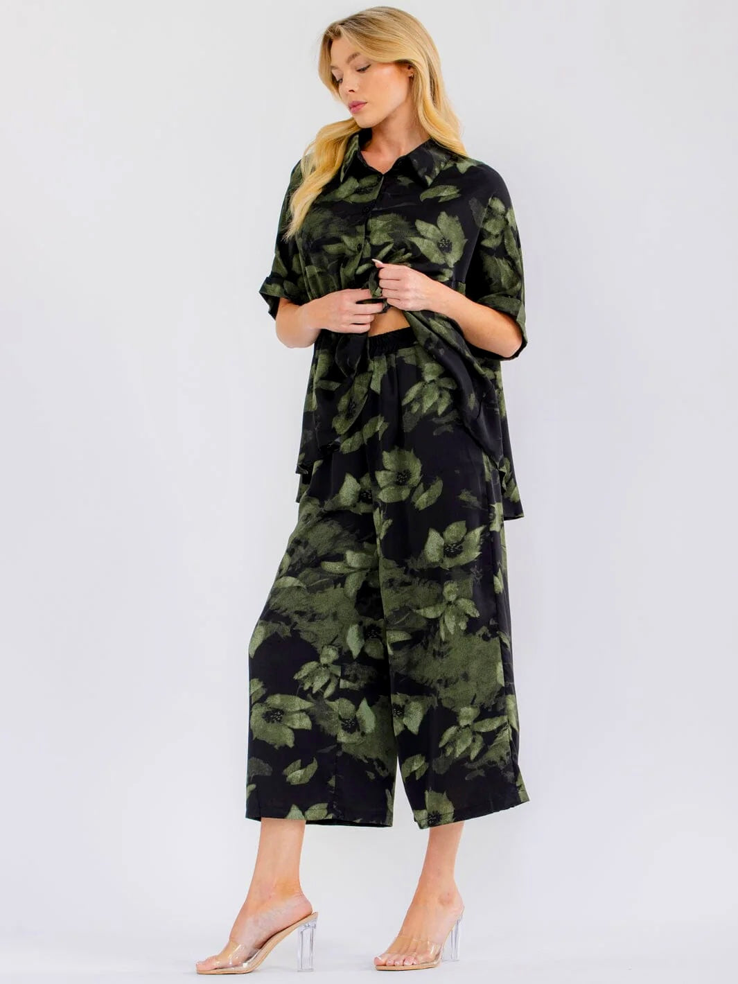 Short Sleeve Blouse & Elastic Waist Pockets Pants 2-Piece Set: Gone Wild Capri Colorblock Pants Set