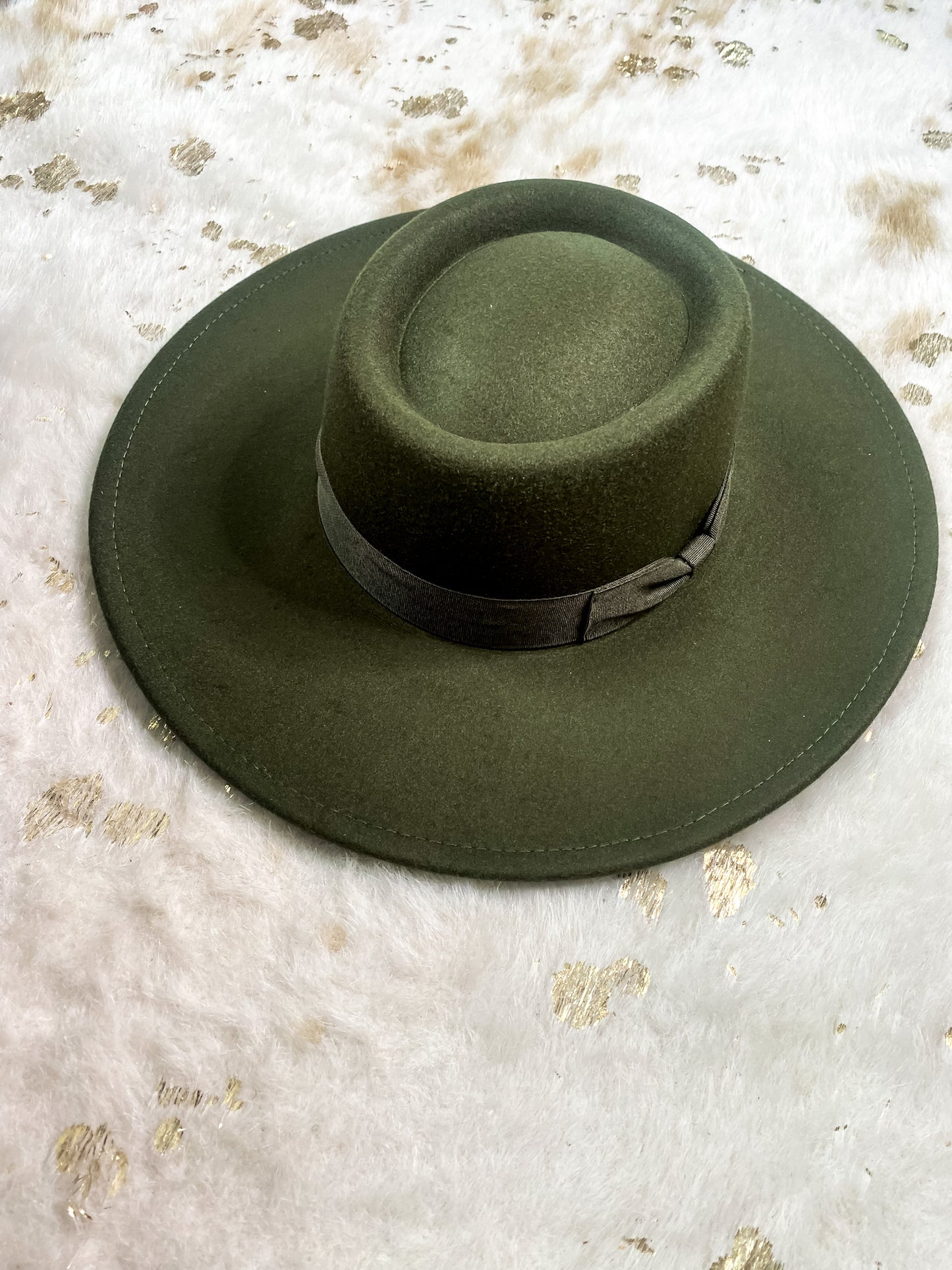 Fedora Hat With Wide Brim: Smoking HAT with Round Top