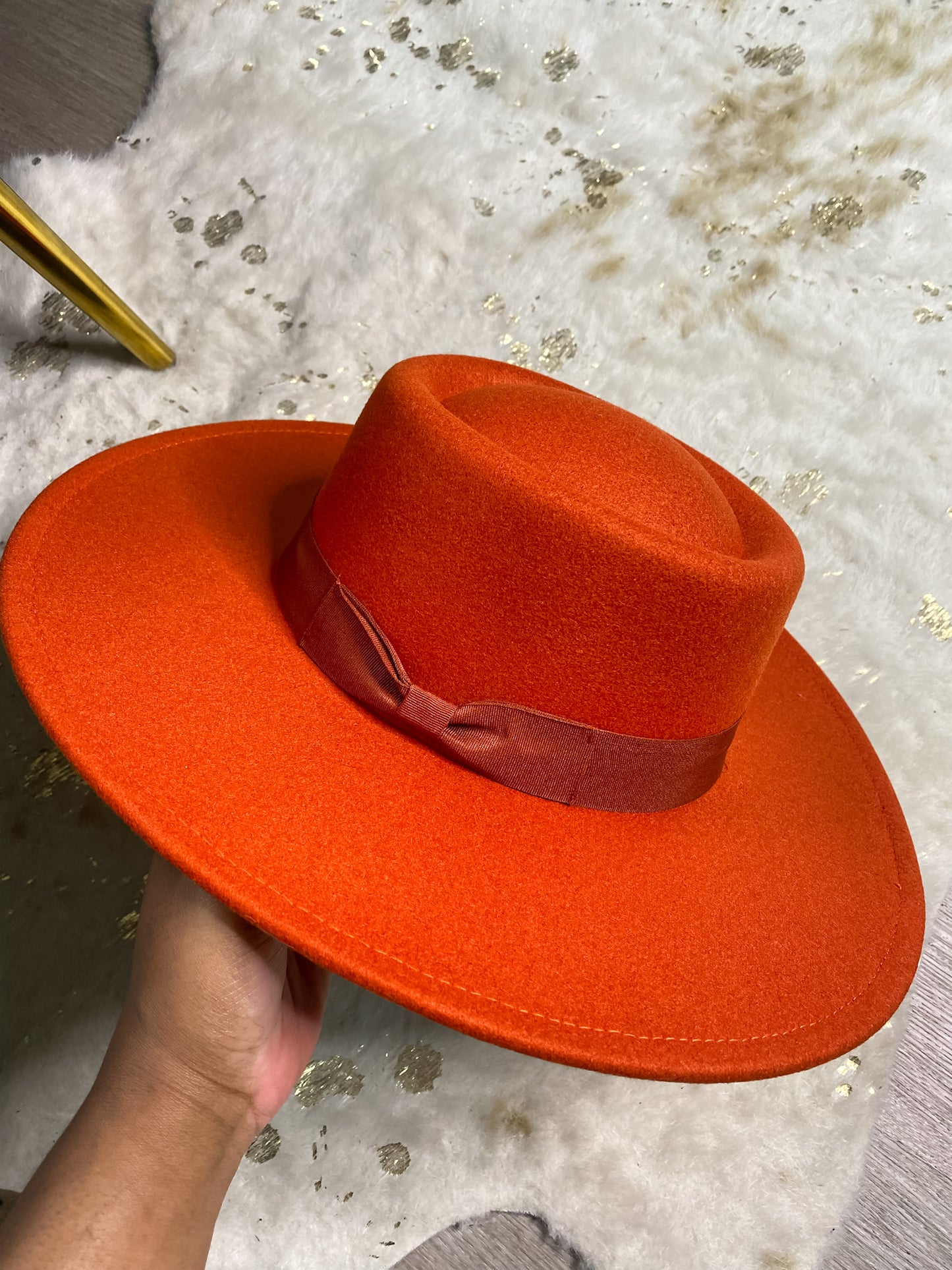 Fedora Hat With Wide Brim: Smoking HAT with Round Top